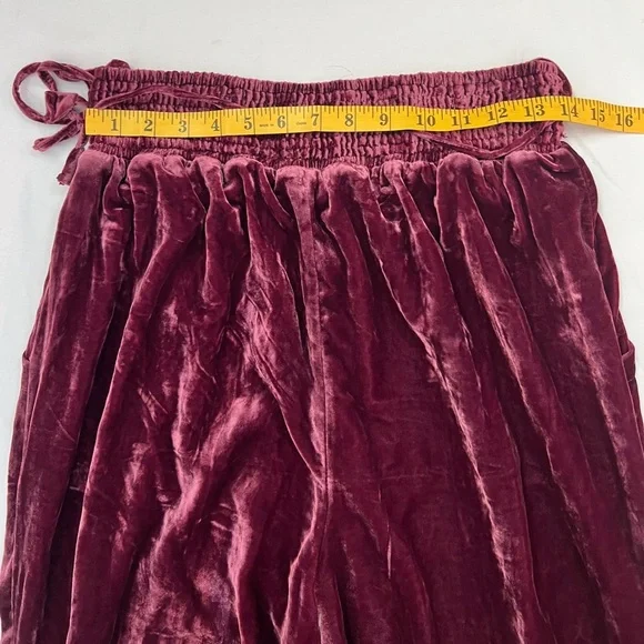By Anthropologie Red Velvet Joggers Tapered Cuffs Pants M - Picture 8 of 9